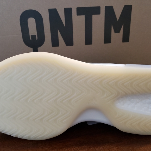 Yeezy QNTM Barium size 11